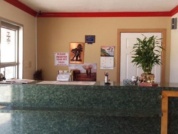 Imagen de los interiores del Hotel Deluxe Inn Motel. Foto 10