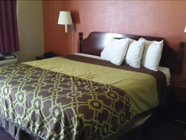 Imagen de la habitación del Hotel Deluxe Inn Motel. Foto 8