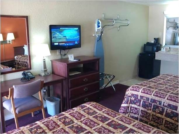 Imagen de la habitación del Hotel Deluxe Inn Motel. Foto 9