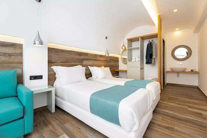 Imagen general del Hotel Deluxe Santorini. Foto 7