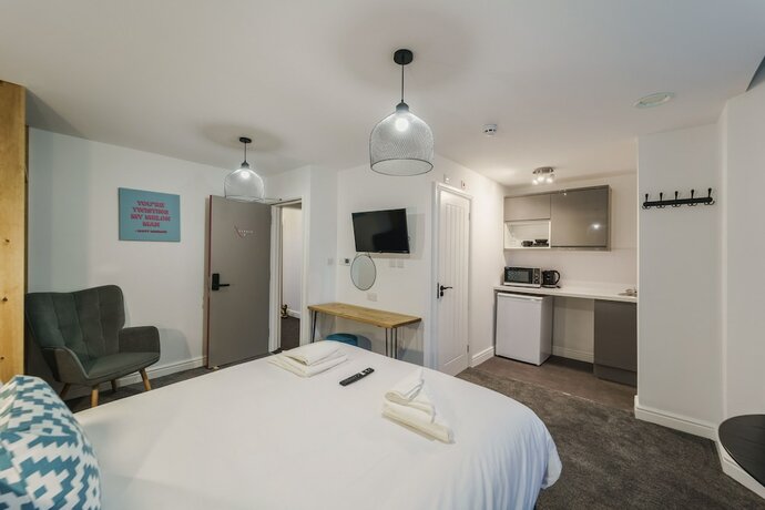 Imagen de la habitación del Hotel Deluxe Studio Apartments. Foto 17