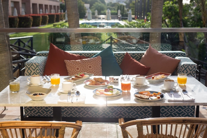 Imagen del bar/restaurante del Hotel Deluxe Villas Don Carlos Resort. Foto 5