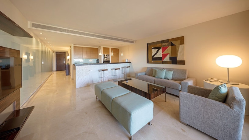 Imagen de los interiores del Hotel Deluxe Villas Don Carlos Resort. Foto 12