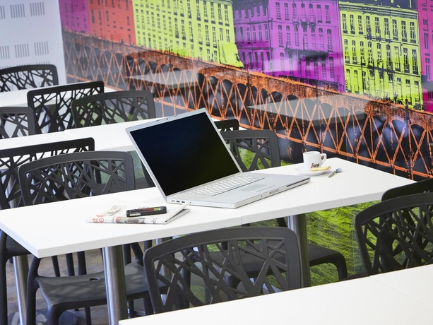 Imagen del bar/restaurante del Hotel Demain and Conciergerie. Foto 7