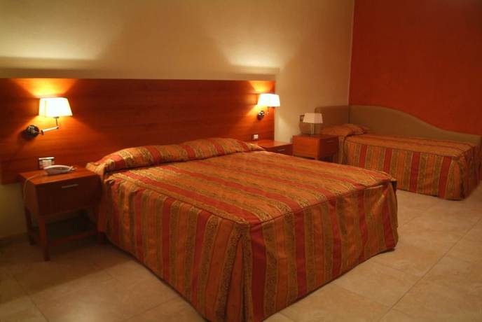 Imagen de la habitación del Hotel Demar. Foto 5
