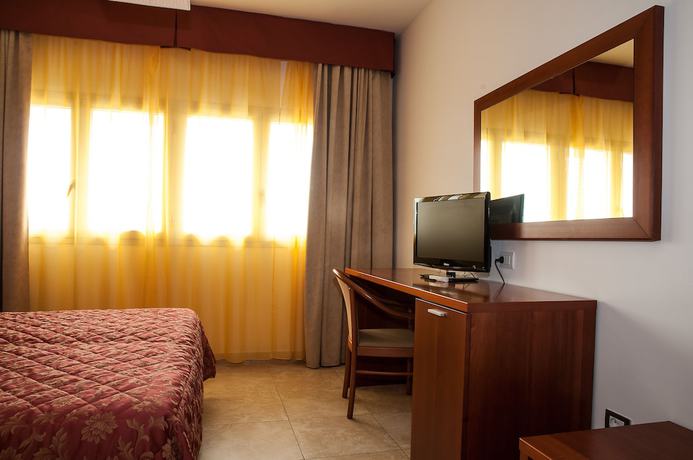 Imagen de la habitación del Hotel Demar. Foto 6