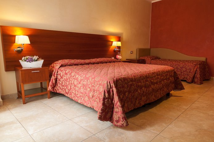 Imagen de la habitación del Hotel Demar. Foto 9