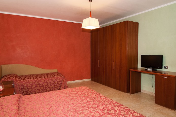 Imagen de la habitación del Hotel Demar. Foto 12