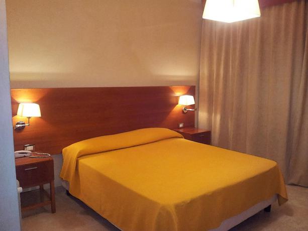 Imagen de la habitación del Hotel Demar. Foto 14