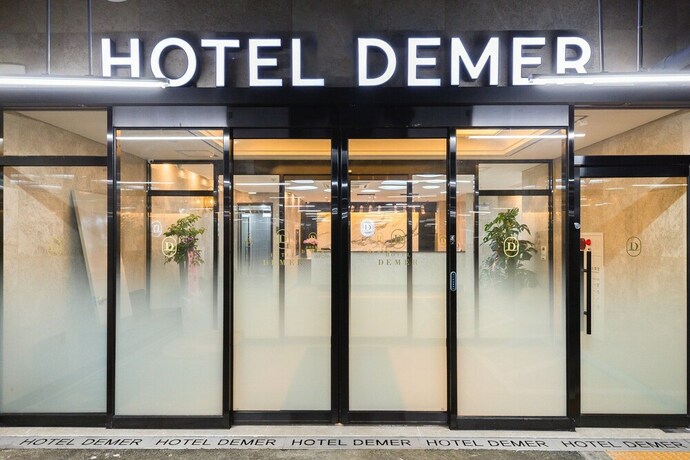 Imagen de los interiores del Hotel Demer. Foto 40