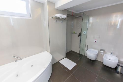 Imagen de la habitación del Hotel Demi. Foto 8