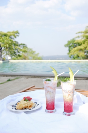 Imagen de la piscina del Hotel D'emmerick Salib Putih Salatiga. Foto 17