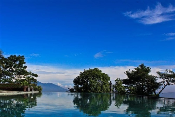 Imagen de la piscina del Hotel D'emmerick Salib Putih Salatiga. Foto 19