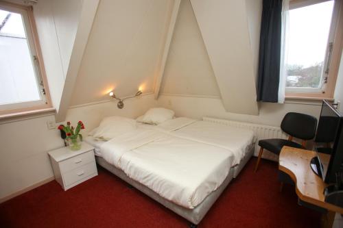 Imagen de la habitación del Hotel Den Burg. Foto 6