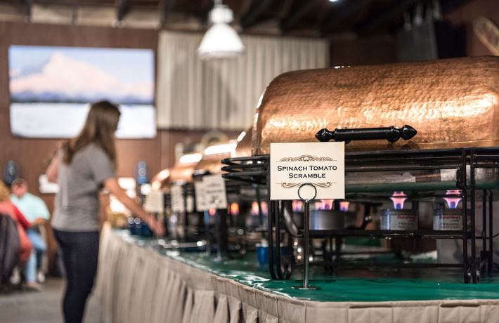 Imagen del bar/restaurante del Hotel Denali Princess Wilderness Lodge. Foto 4