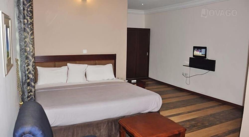 Imagen de la habitación del Hotel Denami Suites. Foto 6