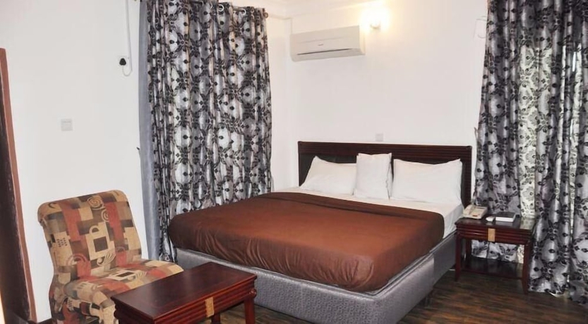 Imagen de la habitación del Hotel Denami Suites. Foto 11