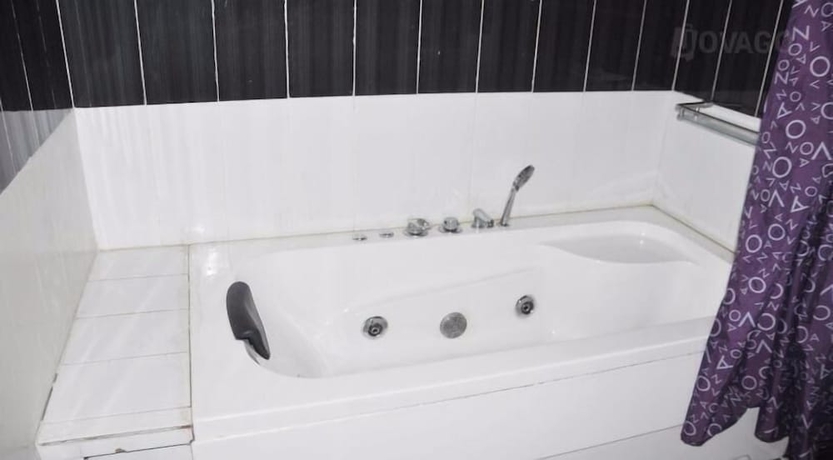 Imagen de la habitación del Hotel Denami Suites. Foto 12