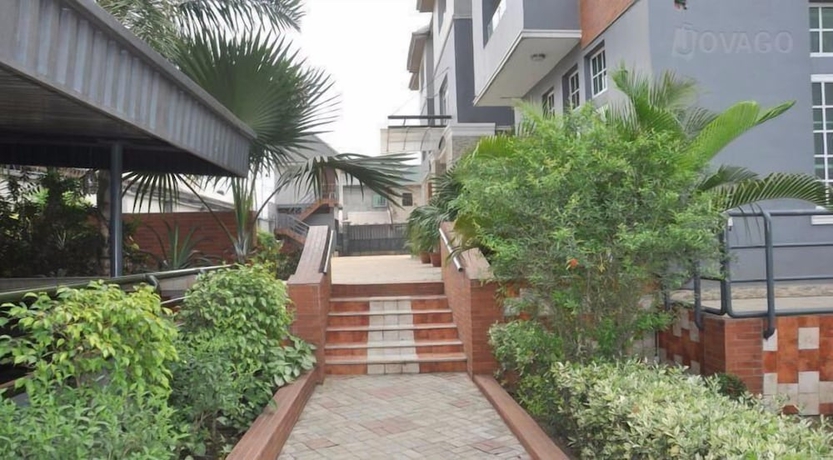 Imagen de los exteriores del Hotel Denami Suites. Foto 13