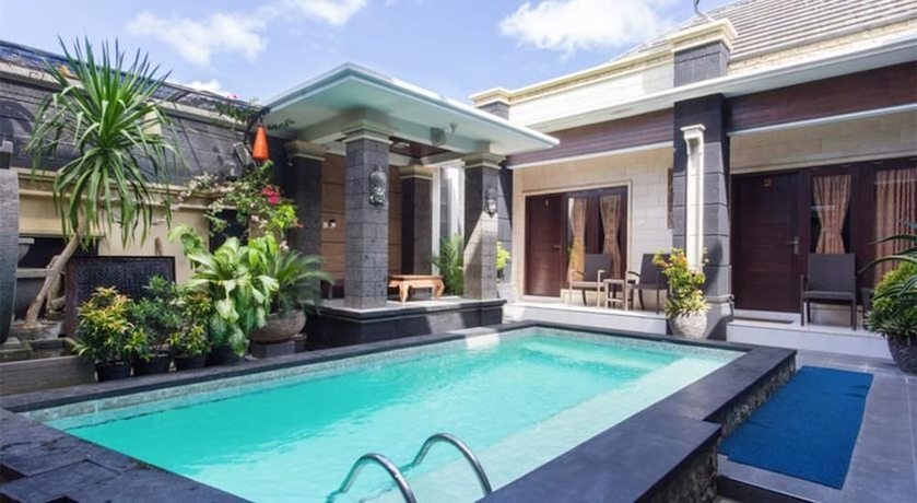 Imagen de la piscina del Hotel Denays House. Foto 18