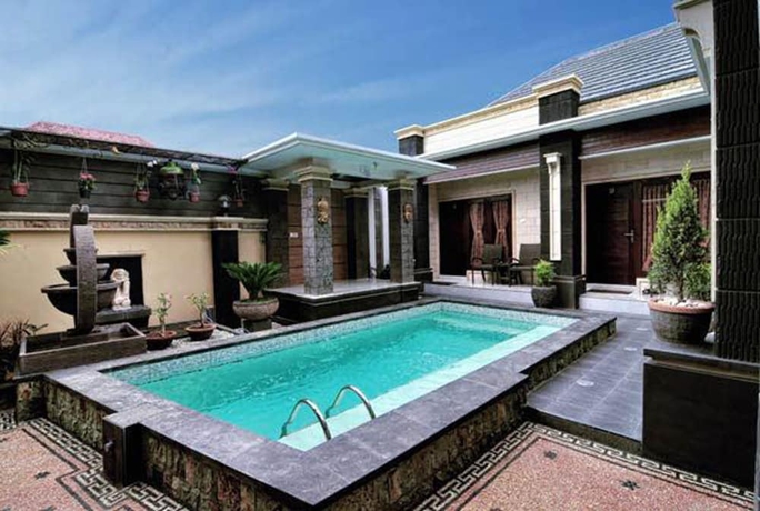 Imagen de la piscina del Hotel Denays House. Foto 19