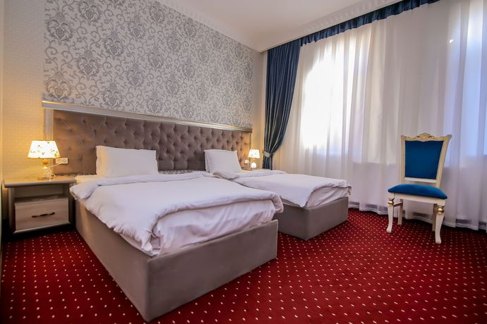 Imagen de la habitación del Hotel Dendi Plaza. Foto 17