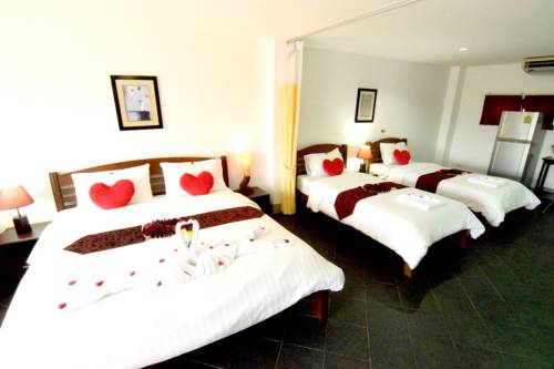 Imagen de la habitación del Hotel Dengs Kamala Resort. Foto 7