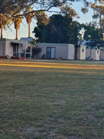 Imagen de los interiores del Hotel Deniliquin Pioneer Tourist Park. Foto 24