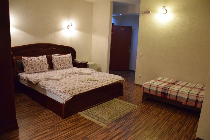 Imagen de la habitación del Hotel Denis and Spa. Foto 3