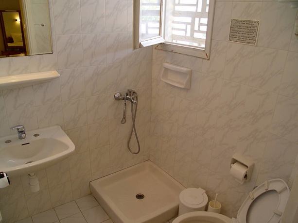 Imagen de la habitación del Hotel Denise, Aloupi. Foto 6