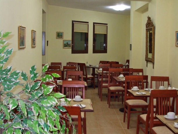 Imagen del bar/restaurante del Hotel Denise, Aloupi. Foto 3