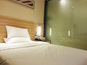 Imagen de la habitación del Hotel Denise, liwan. Foto 3