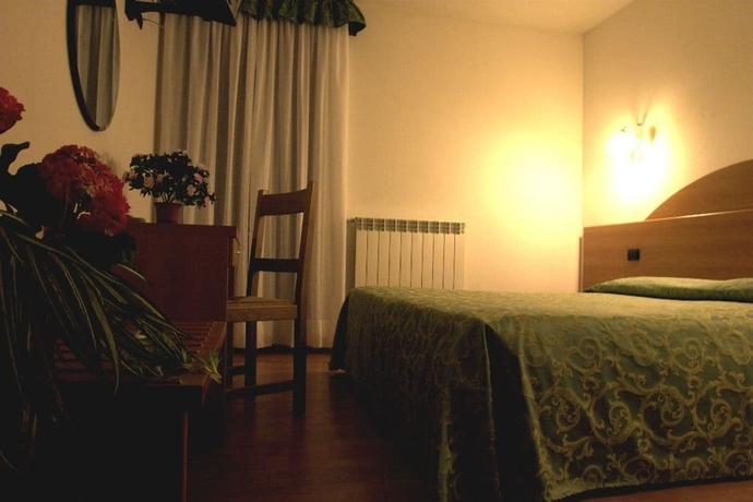 Imagen de la habitación del Hotel Denny. Foto 3