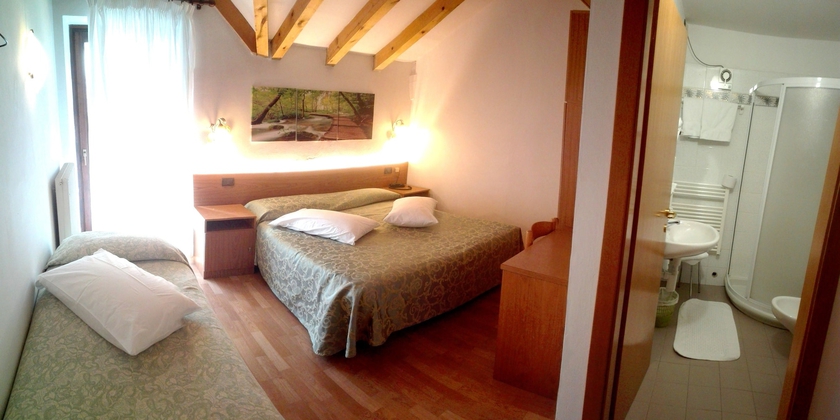 Imagen de la habitación del Hotel Denny. Foto 5
