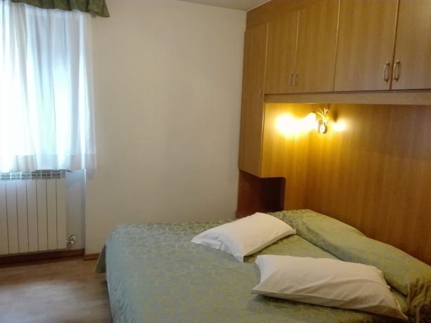 Imagen de la habitación del Hotel Denny. Foto 7