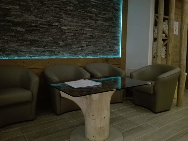 Imagen de la piscina del Hotel Denny. Foto 19