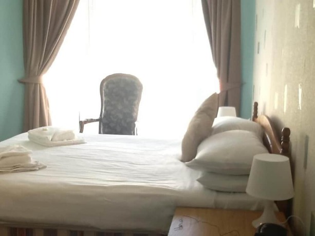 Imagen de la habitación del Hotel Denville. Foto 7
