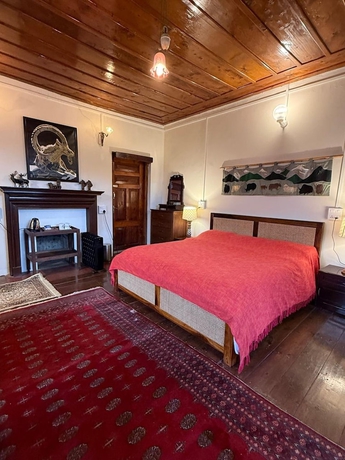 Imagen de la habitación del Hotel Deodar Manor - A Luxury Stay in Khajjiar. Foto 9