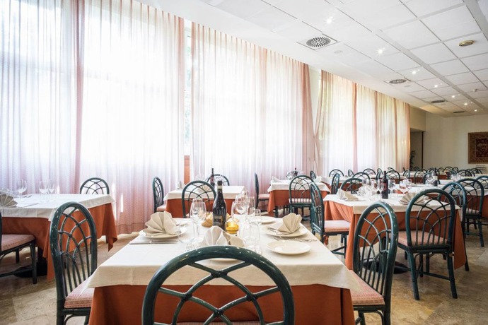 Imagen del bar/restaurante del Hotel Depandance Green Park. Foto 4