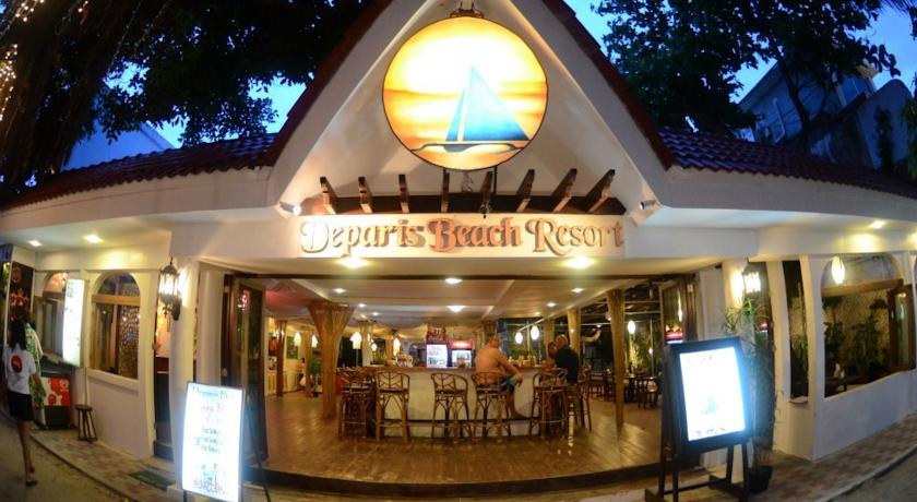 Imagen general del Hotel Deparis Beach Resort. Foto 6