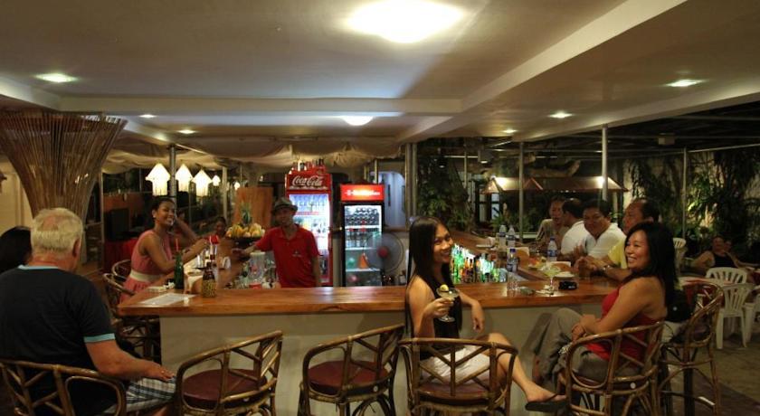 Imagen general del Hotel Deparis Beach Resort. Foto 7