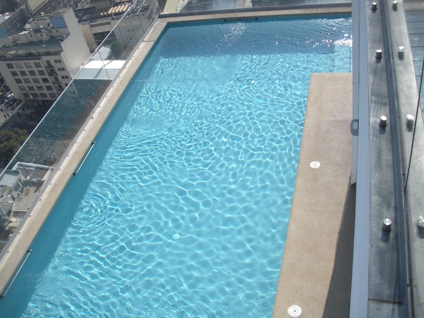 Imagen de la piscina del Hotel Departamentos Pontoni. Foto 19