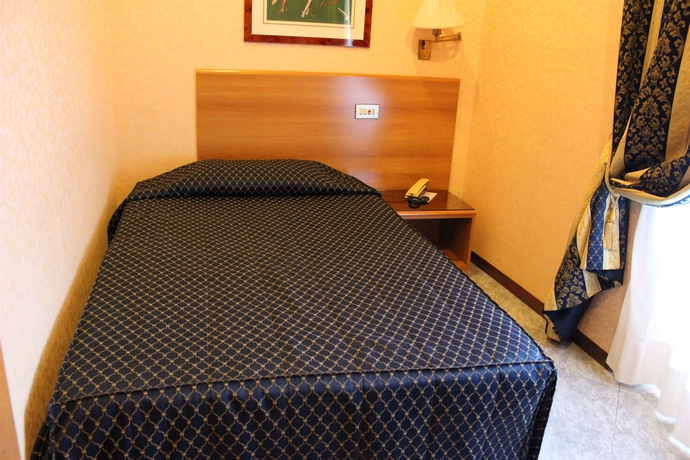 Imagen de la habitación del Hotel Dependance Hotel Dei Consoli. Foto 10