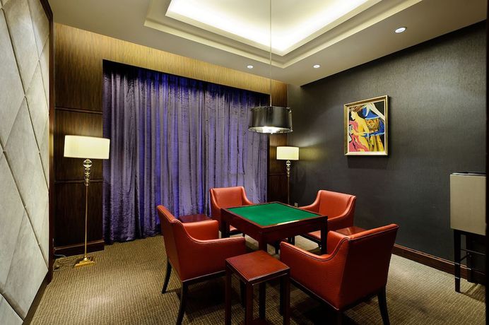 Imagen de la piscina del Hotel Depo Hotel. Foto 20