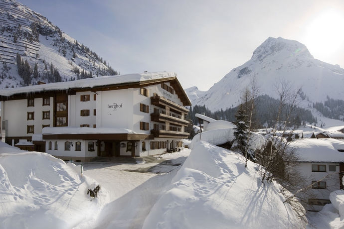 Imagen de los exteriores del Hotel Der Berghof. Foto 14
