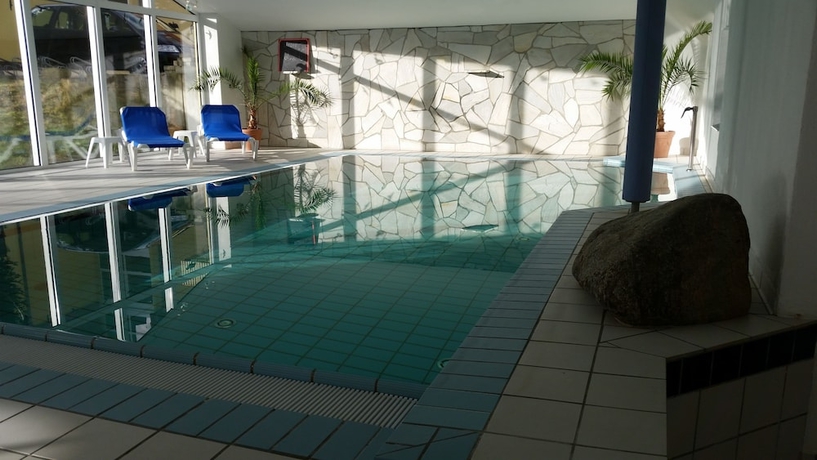 Imagen de la piscina del Hotel Der Quellenhof. Foto 14