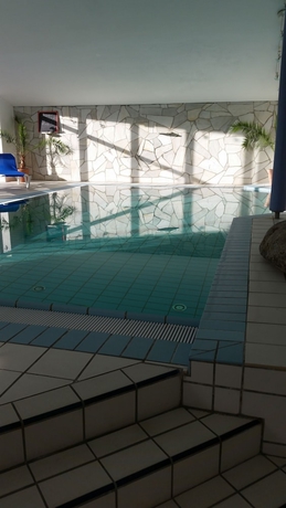 Imagen de la piscina del Hotel Der Quellenhof. Foto 15