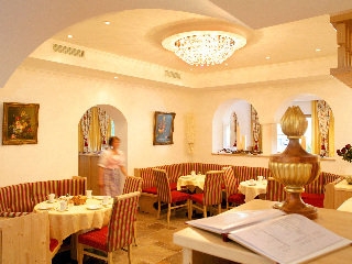 Imagen del bar/restaurante del Hotel Der Schmittenhof Und Nebenhaus. Foto 2