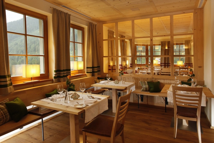 Imagen del bar/restaurante del Hotel Der Waldhof, Sankt Anton Am Arlberg. Foto 4