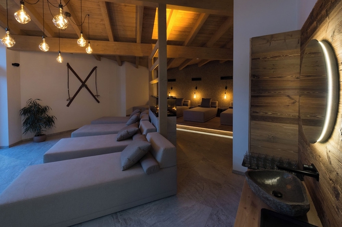 Imagen de la piscina del Hotel Der Zirmhof in Saalbach. Foto 16